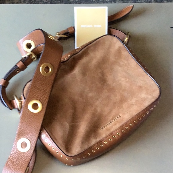 Michaels Kors,  detailed suede and leather handbag with rivets on  bag and strap - Picture 2 of 6